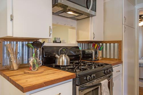 Hancock Cottage - Kitchen