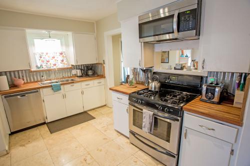 Hancock Cottage - Kitchen