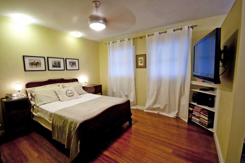 Hancock Pool House - Bedroom