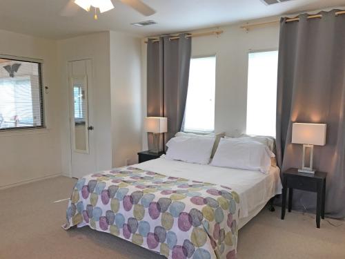 Hancock Lake Cottage - Bedroom