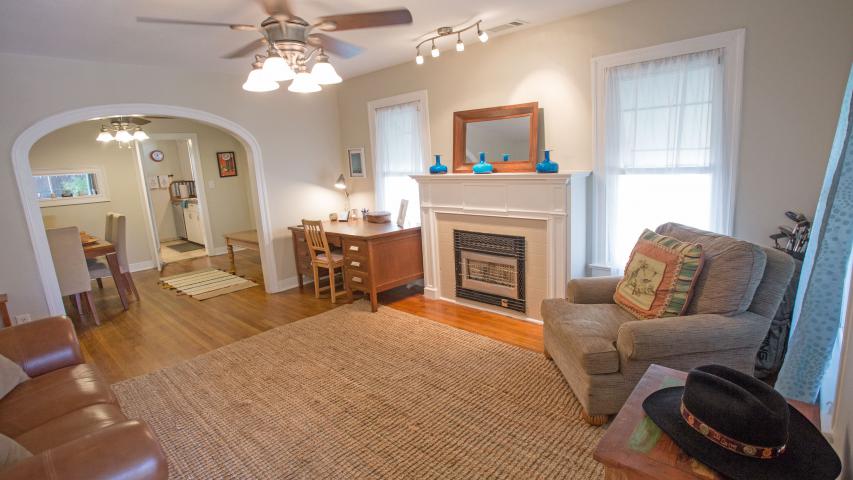 Hancock Cottage - Living