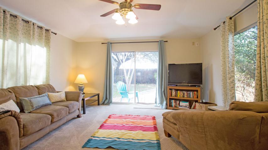 Hancock Cottage - Living