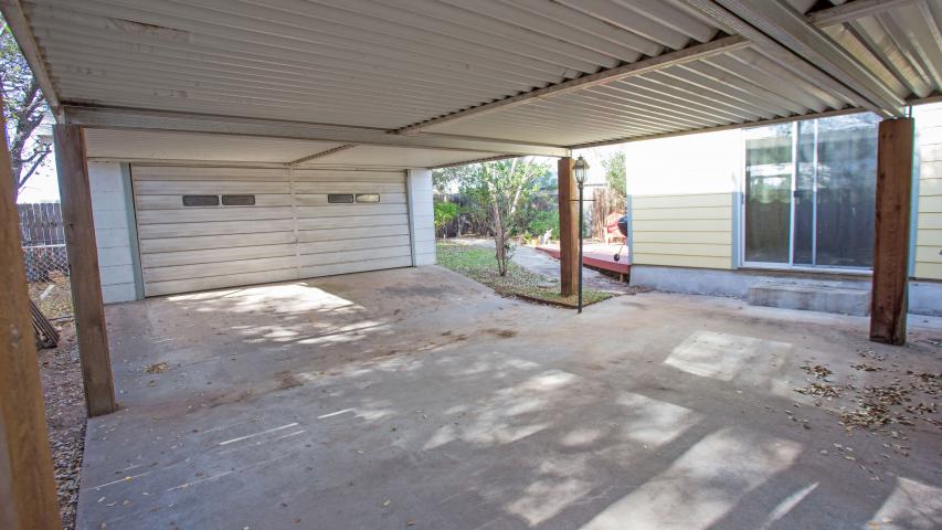 Hancock Cottage - Car Port