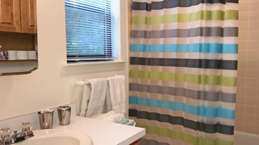 Hancock Lake Cottage - Bathroom