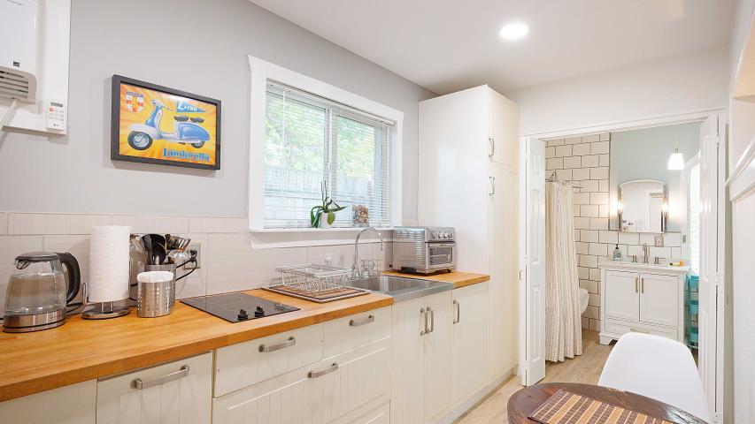 Hancock Petite Suite rental Austin Texas. Hancock Cottages rentals and Nation Holdings real estate.